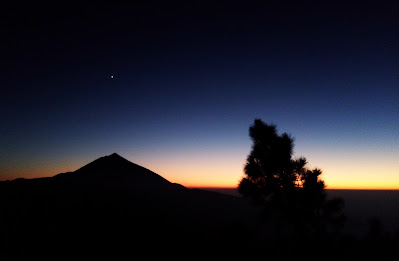 テイデ山の日没と星