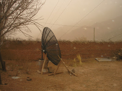 Auch die Satellitenantenne habe ich abgestützt