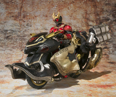 Bandai SIC Kiwami Tamashii Kamen Rider Kuuga Rising Mighty Form & Rising Beat Douram figure and vehicle