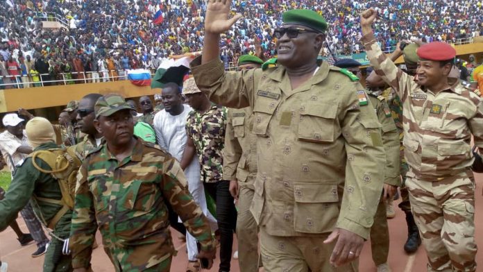 Militares de Burkina Faso, Malí y Níger se reúnen para coordinar su defensa ante la CEDEAO