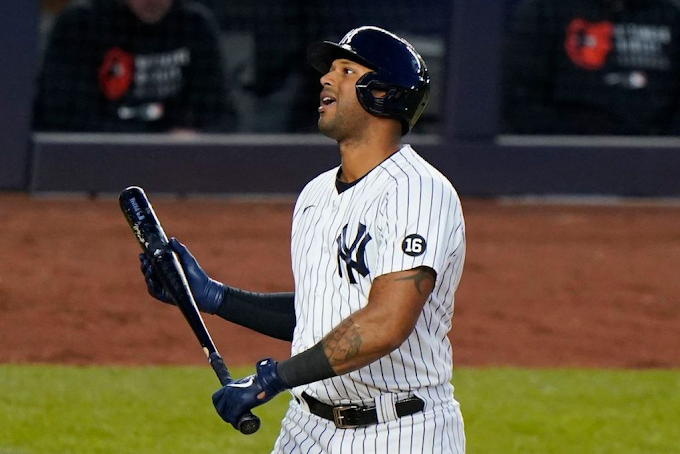 Los Leones del Escogido contratan al jardinero Aaron Hicks