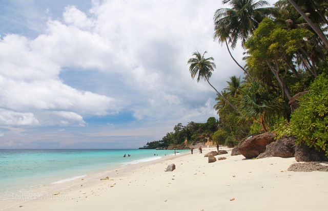 Pantai Sumur Tiga.