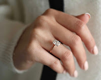 ovalengagementring