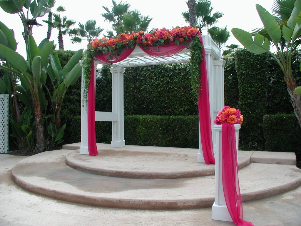 outdoor wedding stage decoration