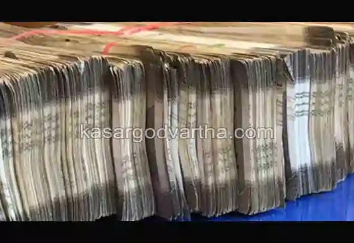 News, Kasaragod, Kerala, Arrested, Crime, Youth, Police, Youth arrested with 19 lakh rupees.