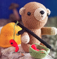 http://crochetenaccion.blogspot.it/2011/12/osito-pescador.html