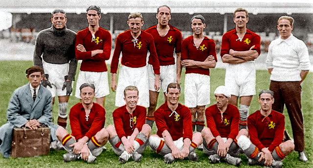 SELECCIÓN DE ESPAÑA. Temporada 1920-21. Zamora, Eguiazábal, Vallana, Belauste, Samitier, Arrate, Lemmel (masajista); Silverio (paisano), Moncho Gil, Sesúmaga, Patricio, Pichichi y Acedo. SELECCIÓN DE PAÍSES BAJOS 1 SELECCIÓN DE ESPAÑA 3. Domingo 05/09/1920, 15:00 horas. Juegos Olímpicos de Amberes 1920, final para la Medalla de Plata. Amberes, Bélgica, Estadio Olímpico de Beerschot: 14.000 espectadores. GOLES: 0-1: 7’, Félix Sesúmaga. 0-2: Félix Sesúmaga. 0-3: 68’ Pichichi. 1-3: 73’, Bernardus Groosjohan