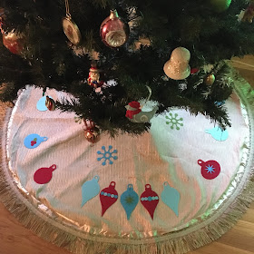 Add a touch of MidCentury Modern flair with a felt retro tree skirt and gingerbread house ornaments using Cricut Maker.