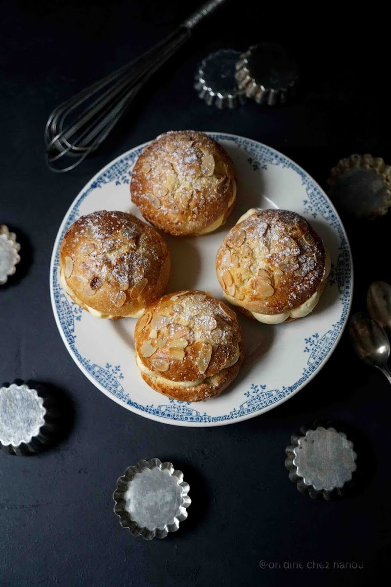 tarte tropézienne , dessert patissier , crème au beurre , trèes beau dessert 