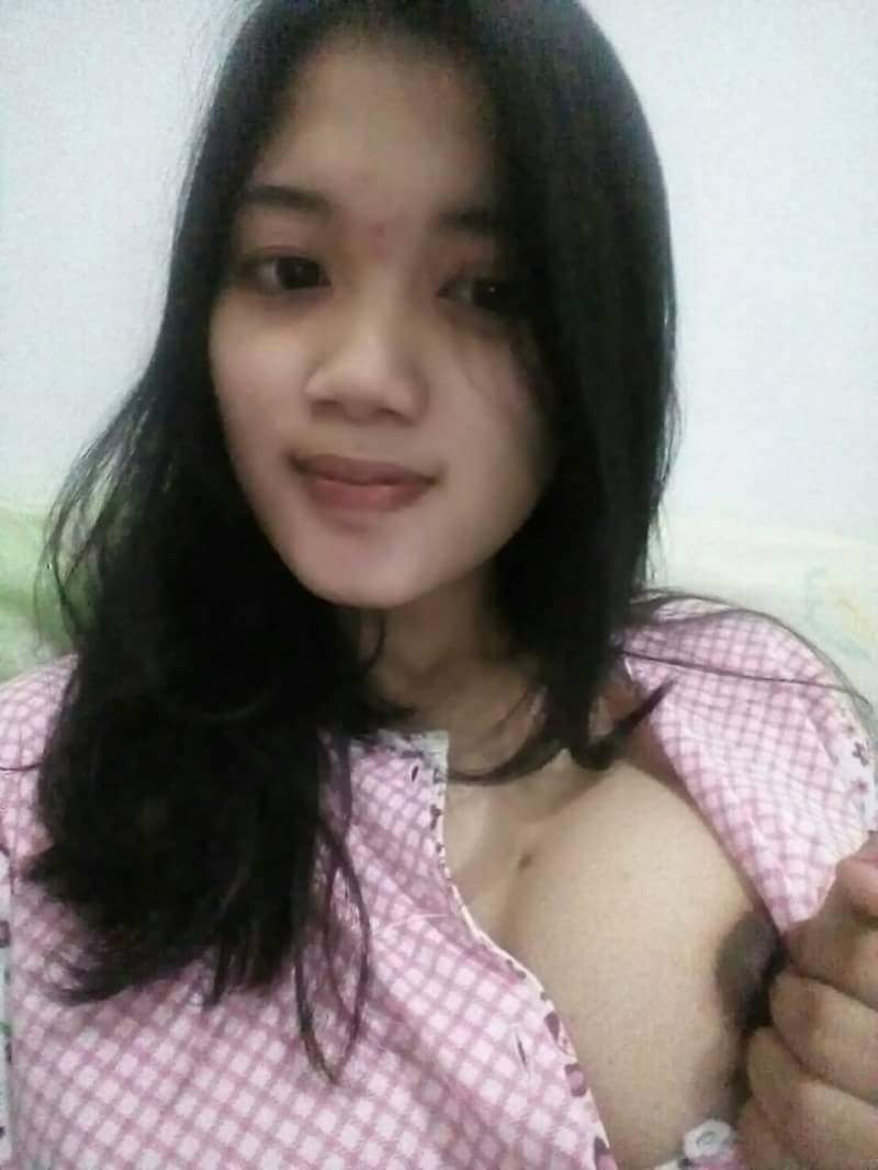  foto bokep abg igo manis sedang selfie pamer toket kecil ,gambar porno cewek indonesia toket cilik narsis