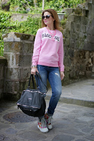 Awesome sweatshirt, Givenchy Pandora bag, Ruco Line Nicy sneakers, Fashion and Cookies, fashion blogger