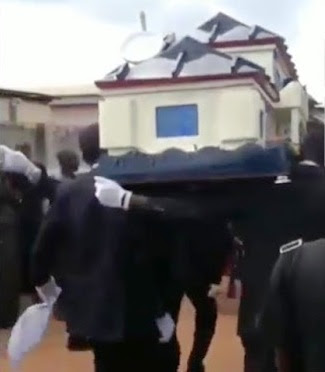 Man is buried in a coffin that looks like a house...it even has a DSTV dish (photo)