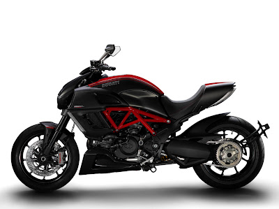 NEW  DUCATI  MOTORCYCLE  2011  DIAVEL  CARBON  FRONT  ACTION  VIEW