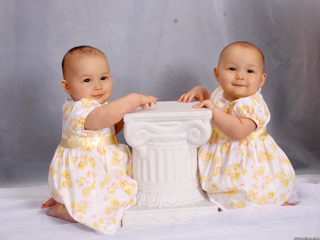 cute twins baby girls Wallpaper