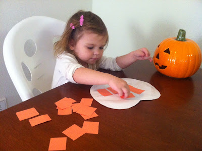 Halloween craft idea for toddlers and kids: construction paper and paper plate jack-o-lantern www.thebrighterwriter.blogspot.com