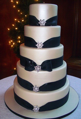 Wedding inspiration Black and White wedding cakes