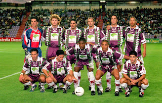 📸MÁLAGA C. F. 📆18 septiembre 1999 ⬆️Contreras, Roteta, Bravo, Txomín Larraínzar, Gonzalo De los Santos, Edgar. ⬇️Rufete, Valcarce, Catanha, Darío Silva, Roberto Rojas. REAL VALLADOLID C. F. 4 🆚 MÁLAGA C. F. 2 Sábado 18/09/1999, 20:45 horas. Campeonato de Liga de 1ª División, jornada 4. Valladolid, estadio Nuevo José Zorrilla. GOLES: ⚽0-1: 8’, Catanha. ⚽1-1: 35’, Roteta, en propia meta. ⚽2-1: 51’, Rodrigo. ⚽2-2: 62’, De los Santos. ⚽3-2: 69’, Víctor. ⚽4-2: 74’, Víctor.