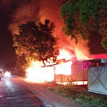 Kebakaran Hanguskan Dua Kios, Kerugian Ditaksir Seratus Jutaan