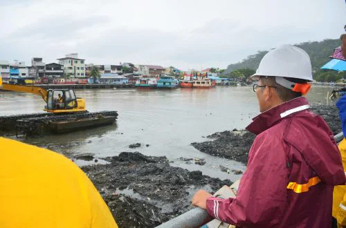 Bantu Pengerukan Sedimen Sungai Batang Arau, Wako Hendri Septa: Terima Kasih BWS Sumatera V