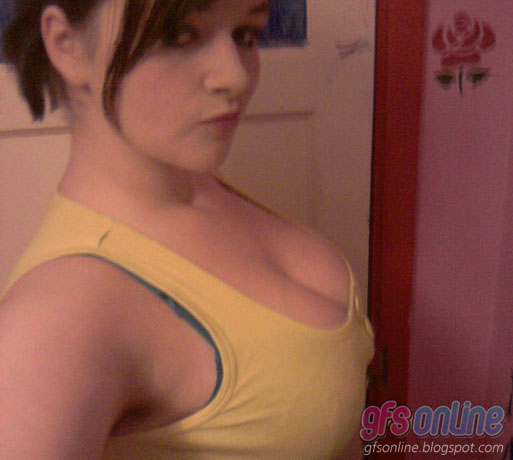 busty chubby huge big tits amateur emo scene teen selfshot pics