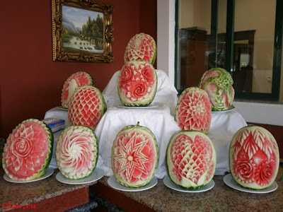 Watermelon carving art - seen at style-photos-pictures.blogspot.com