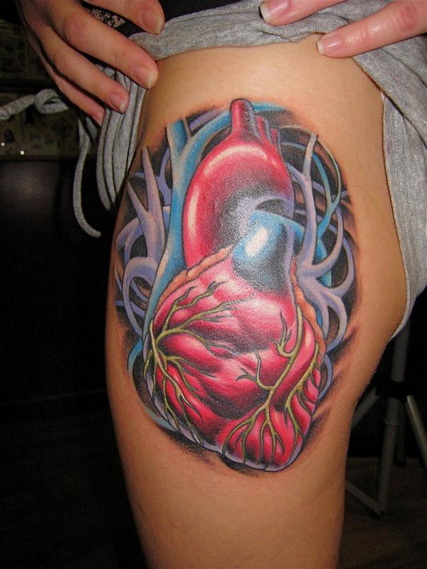 music heart tattoo. tattoos de corazones.