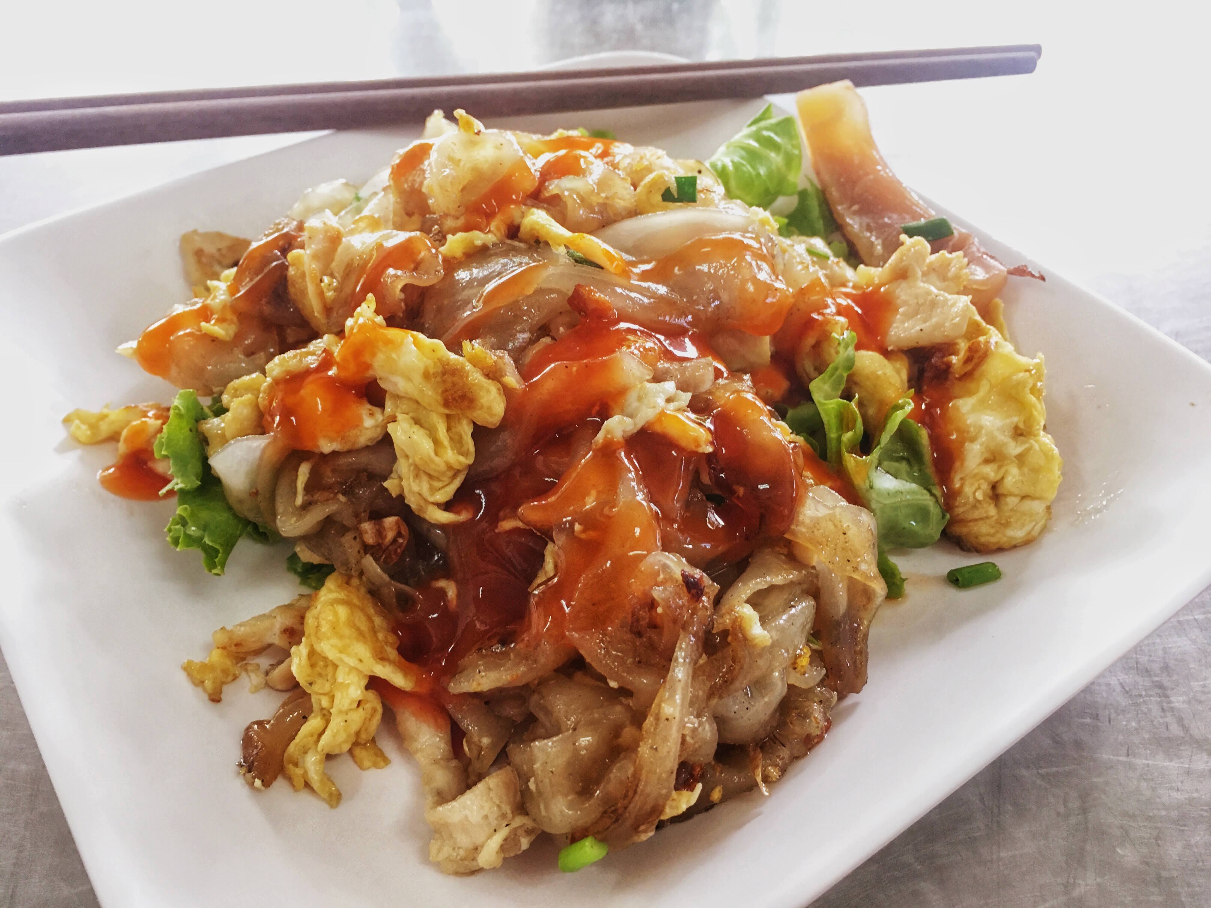 Pad Si Ew, or Thai Stir-Fried Noodles with Chicken