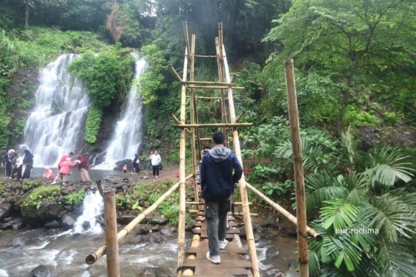 jembatan bambu air terjun jagir