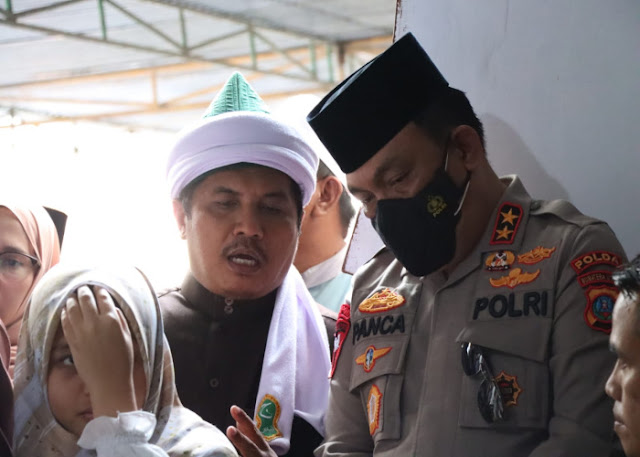 Hadiri Pemakaman Ibunda Tuan Guru Batak, Kapolda Sumut Ucapkan Belasungkawa