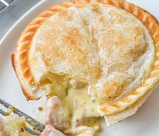 CREAMY CHICKEN PIE WITH PUFF PASTRY #appetizers #meals