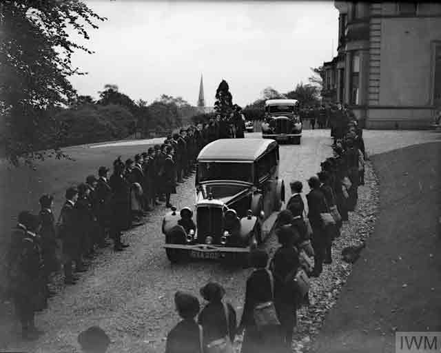 HRH the Duchess of Kent departs from WRNS headquarters in Greenock, 15 October 1941 worldwartwo.filminspector.com