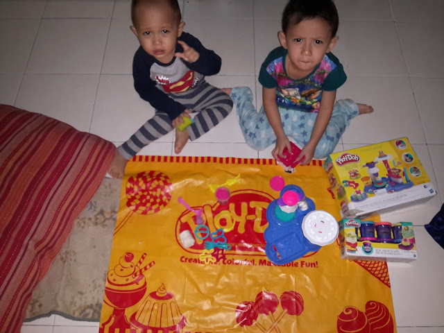 6 KELEBIHAN BERMAIN PLAY-DOH CAKE PARTY BERSAMA ANAK-ANAK SEMPENA 60 TAHUN PLAY-DOH