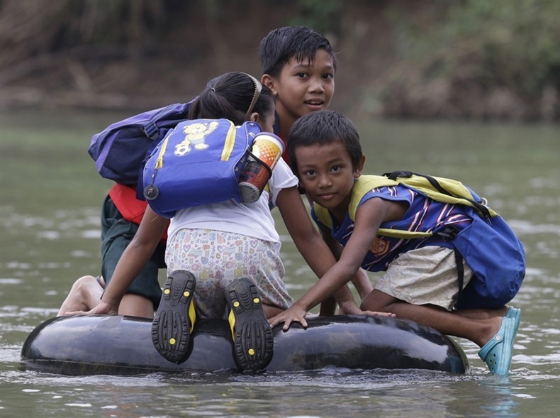 risking-lives-for-school-29 risking-lives-for-school-29