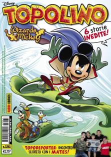 Topolino 3261 - 23 Maggio 2018 | ISSN 1120-611X | CBR 215 dpi | Settimanale | Fumetti Classici | Universo Disney
Numero volumi : IN CORSO
Topolino apparve in Italia il 30 marzo 1930, quando sul n.13 del settimanale torinese Illustrazione del Popolo, diretto da Lorenzo Gigli, fu pubblicata la prima striscia disegnata da Ub Iwerks e intitolata Le avventure di Topolino nella giungla. Due anni dopo si ha il primo libro illustrato italiano con le sue immagini: Sua Altezza Reale il Principe Codarello e, poco più tardi, il 31 dicembre 1932, esce il primo numero di Topolino in formato giornale, edito da Nerbini.
Sulla falsariga del celebre Corriere dei Piccoli, anche Topolino si presentava ai lettori con periodicità settimanale e si apriva con una breve storia in cui le didascalie sono scritte in rima e realizzata da Giove Toppi, che divenne quindi il primo autore Disney italiano. Sul settimanale della Nerbini, comunque, trovano spazio soprattutto le strisce e le tavole realizzate da Floyd Gottfredson. In queste storie vengono anche introdotte delle didascalie in rima, scritte dal primo direttore della rivista, Paolo Lorenzini (detto Collodi Nipote in quanto nipote di Carlo Collodi), e viene anche assegnato il nome definitivo alla spalla di Topolino, ovvero quel Pippo un po' lunatico e un po' svampito che sui libri della Salani veniva ancora chiamato Medoro.
Nerbini non si era assicurato correttamente i diritti di pubblicazione: quando aveva varato la sua rivista, infatti, si era rivolto al Consorzio Cinematografico E.I.A., il distributore dei cortometraggi di Topolino, quando in realtà i diritti per le riviste erano stati dati in mano al giornalista Guglielmo Emanuel dallo stesso Disney. Per cui, per un paio di numeri, la testata passò da Topolino a Topo Lino, per poi riprendere la nota testata con il n.7. Il Topolino Giornale era formato da otto pagine e non conteneva solo storie a fumetti Disney ma anche storie non-Disney che anzi erano di solito la maggioranza delle storie presenti in un numero.
Il numero 137 del Topolino Giornale, dell'11 agosto 1935, segna il passaggio di consegne da Nerbini alla Mondadori. Il fascismo, tuttavia, causò dei problemi al giornale. Dal 1938, il Min.Cul.Pop. (Ministero della Cultura Popolare) impone alla stampa di non editare più i protagonisti del fumetto popolare americano. Il solo Topolino è risparmiato, e così il suo logo e il suo personaggio possono continuare ad esistere nelle edicole italiane, ma in piena seconda guerra mondiale, a partire dal n.476 del 27 gennaio 1942, anche il settimanale è costretto a cedere alle restrizioni. Lo sostituisce Tuffolino, un ragazzetto dalle medesime caratteristiche fisiche, disegnato dal grande illustratore Pierlorenzo De Vita. Con la fine del fascismo, le avventure di Topolino poterono di nuovo essere pubblicate.
Alla fine degli anni quaranta, però, i giornali a fumetti che pubblicavano storie a puntate di non più di due tavole ad episodio erano irrimediabilmente in crisi, e così lo stesso Topolino, le cui vendite erano di gran lunga calate rispetto al periodo d'oro. Mondadori, però, non poteva rinunciare alla rivista da edicola per non perdere i ricchi diritti delle pubblicazioni da libreria, così decise un doloroso ma necessario cambio di formato e periodicità. Nel 1949 nasce così il periodico a fumetti Topolino formato libretto, all'inizio con cadenza mensile, quindi quindicinale e, infine, settimanale, fino a giungere a oggi al suo sessantesimo anniversario e con oltre 3000 numeri usciti, ricchi di storie tra le più famose, con autori da Carl Barks a Romano Scarpa, da Floyd Gottfredson a Giovan Battista Carpi e così via.