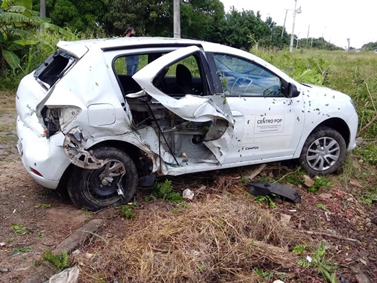 Servidores municipais escapam de acidente na RJ-216, em Baixa Grande