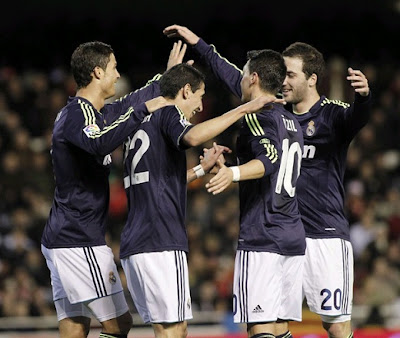 Real Madrid players celebrate a Di Maria's goal against Valencia