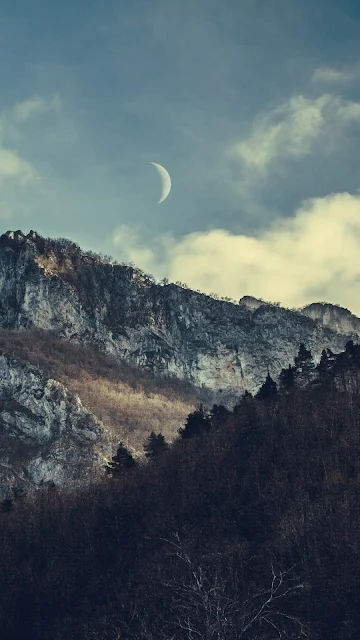 Mountains Half Moon