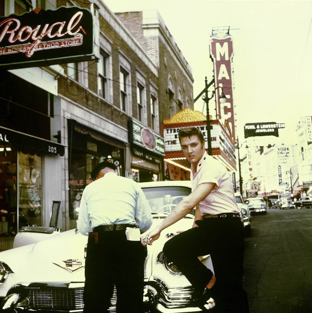 Fotografías de Elvis Presley con sus coches