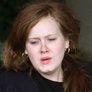 Adele asusta a los paparazzi sin maquillaje