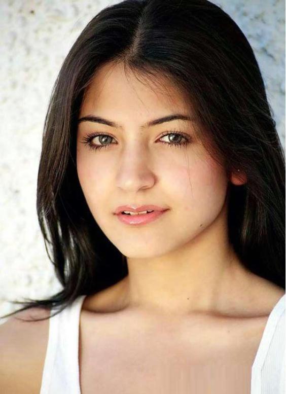 Anushka Sharma - Top 10 Hot Female Actresses in Bollywood for 2011
