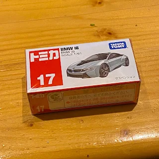 i8 トミカの箱