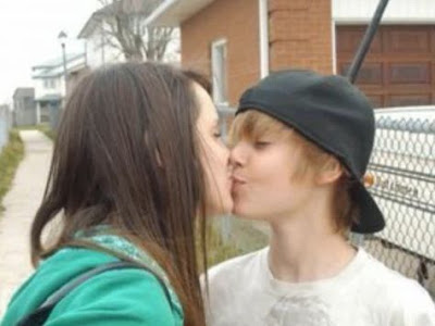 justin bieber as girl photoshop. justin bieber kissing a girl