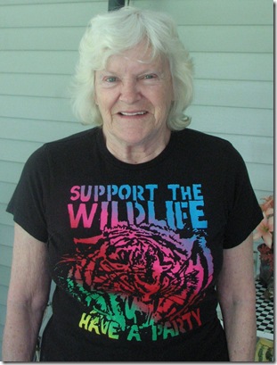 wild life shirt and garden 235