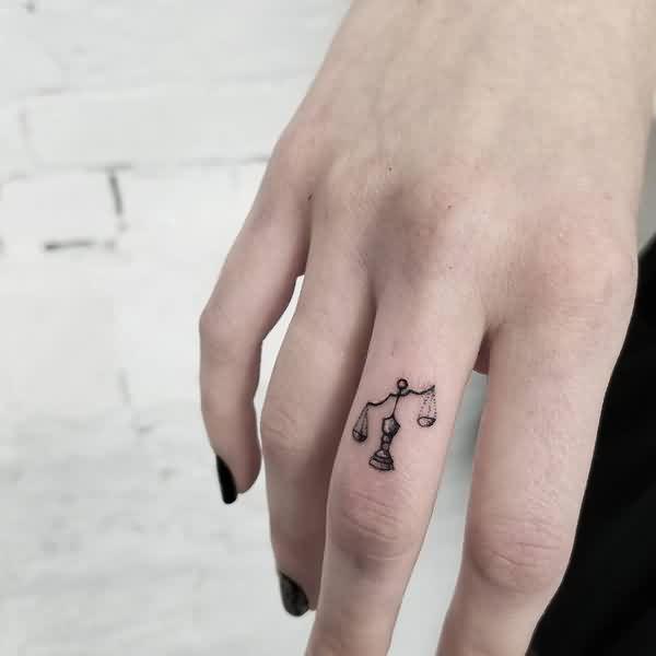 tatuagens para o dedo médio