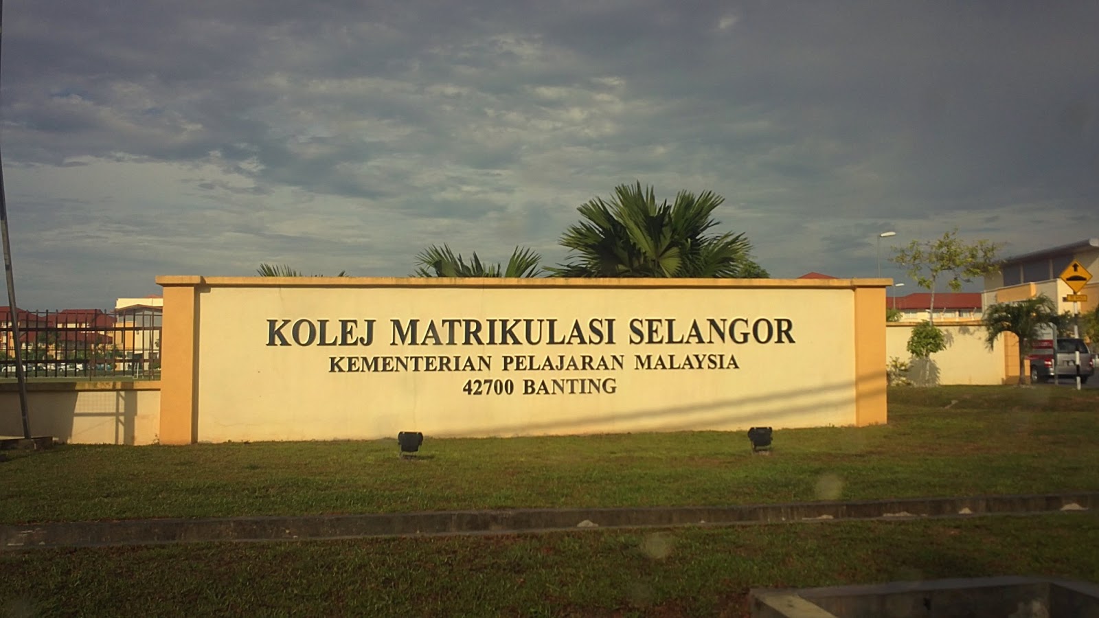 LoveanderWaals: Kolej Matrikulasi Selangor, KMS