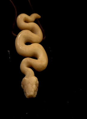 artesania hueso serpiente