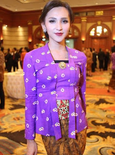 Kebaya Kutubaru Ungu Dena Rachman Model Baru 