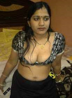 Aunty Hot Blouse Expose Without Saree Photos