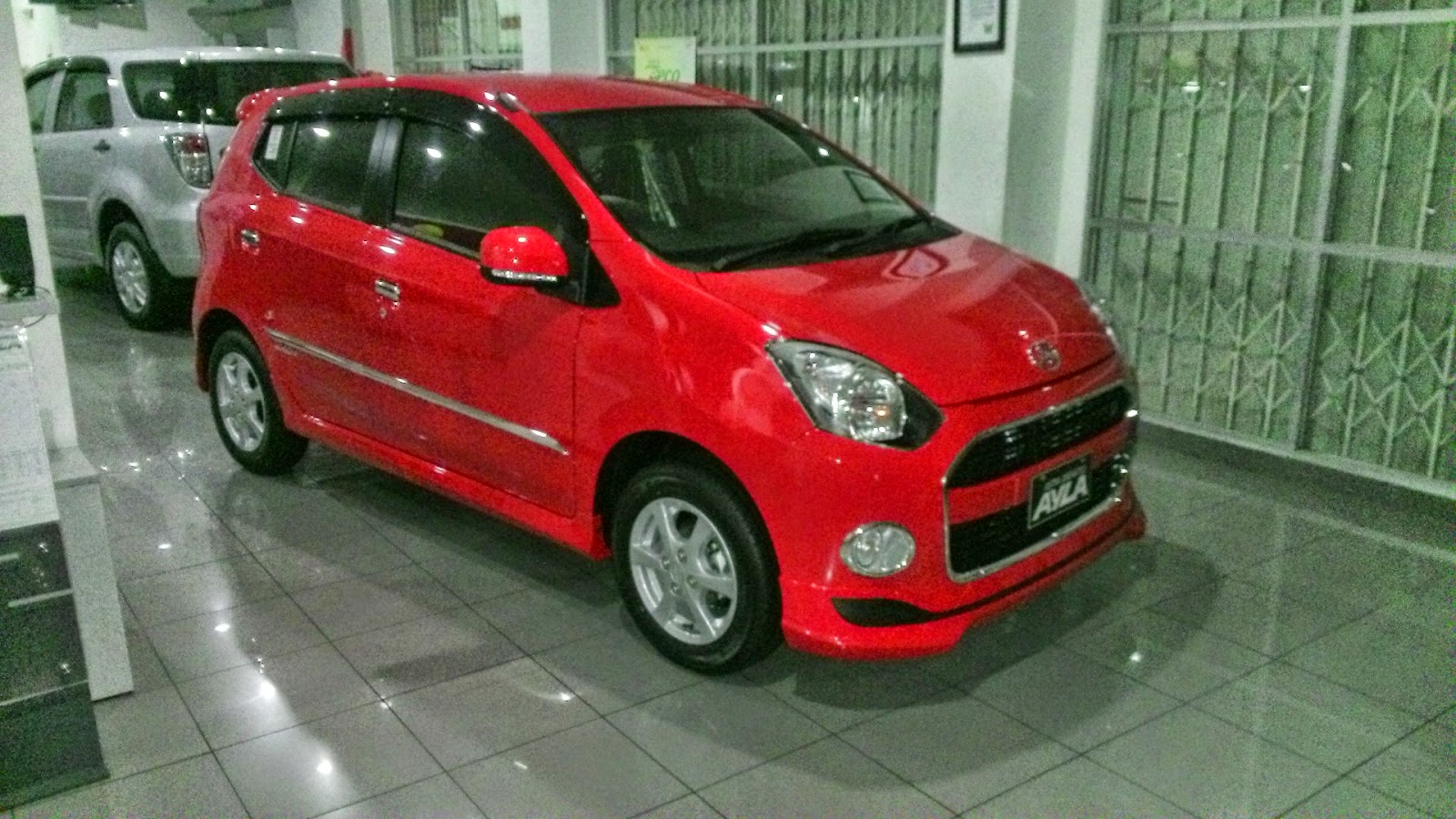 Modifikasi Mobil Ayla Merah Modifotto