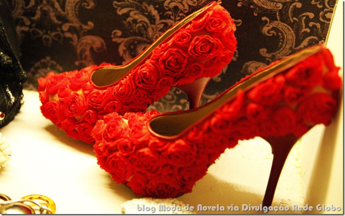 moda da novela cheias de charme - gurada-roupa da chayene 01